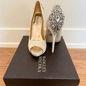 Badgley Mischka Cream Peep-Toe Stiletto Heels